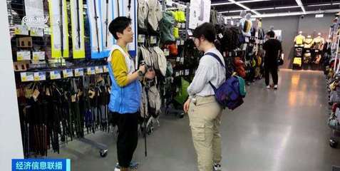 徒步登山熱帶火戶外用品市場，登山杖銷量同比暴漲900%